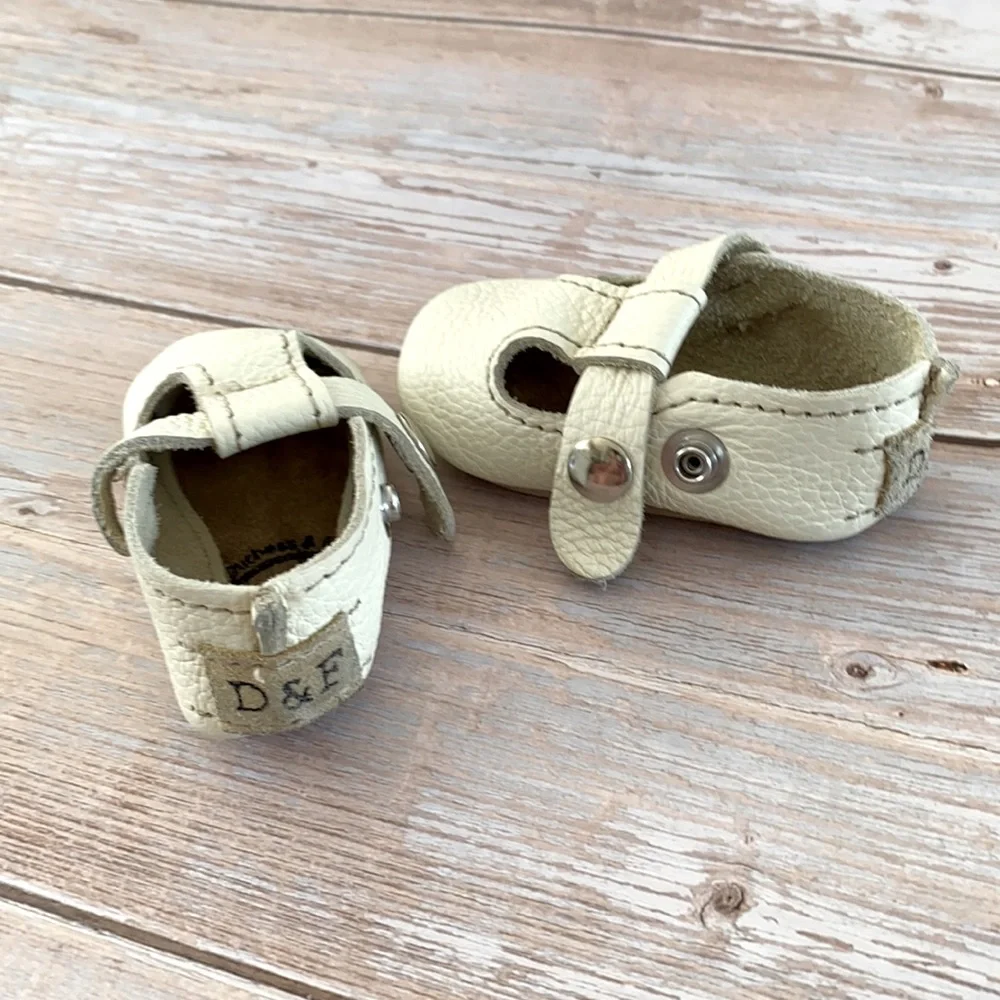 Baby Walker Mary Jane Shoes in Cream